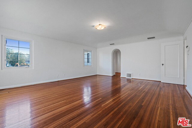 Building Photo - 711 N Linden Dr