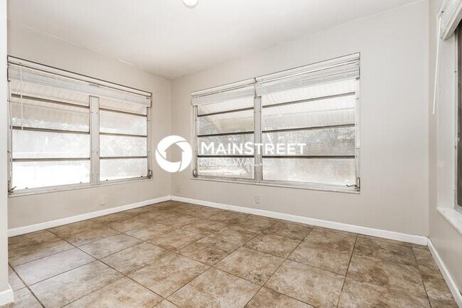 Building Photo - 3 Bedroom Pet-Friendly Home in Port Richey, FL with Main Street Renewal