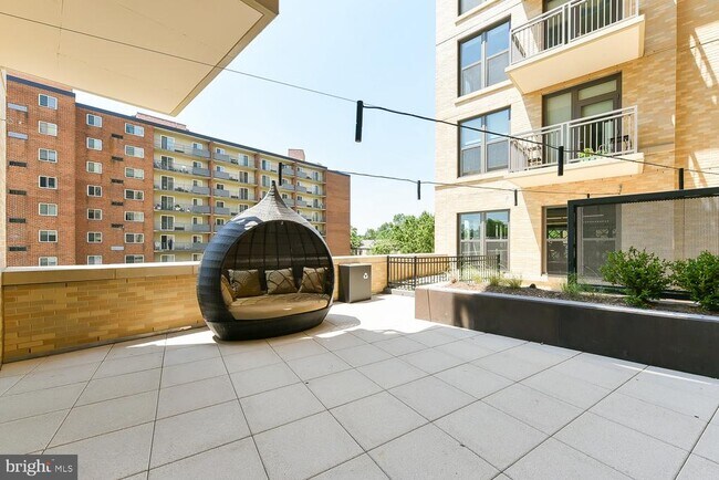 Building Photo - 901 H St NE