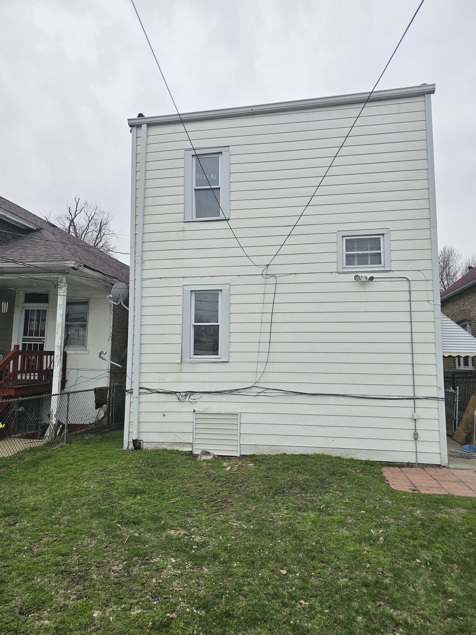 Building Photo - 7627 S King Dr