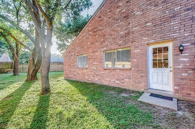 Building Photo - 1502 Park Wind Dr