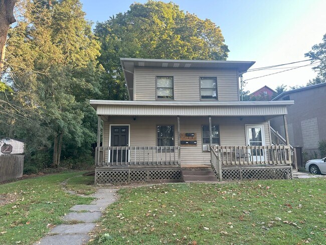 Building Photo - 43 Brainard Pl