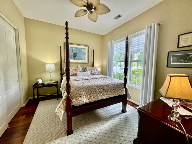 Building Photo - Spacious Beautifully Appointed Two Bedroom...