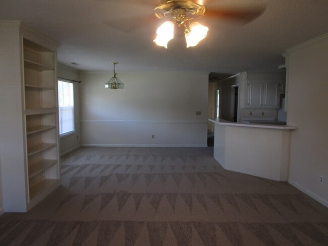 Building Photo - 341 Wildwood Ave