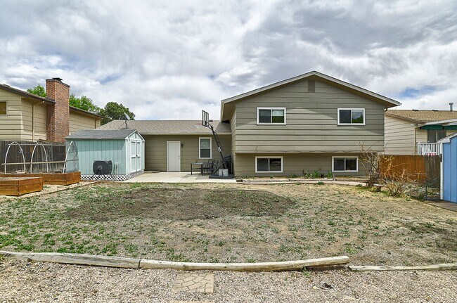Building Photo - 5150 Saddle Dr