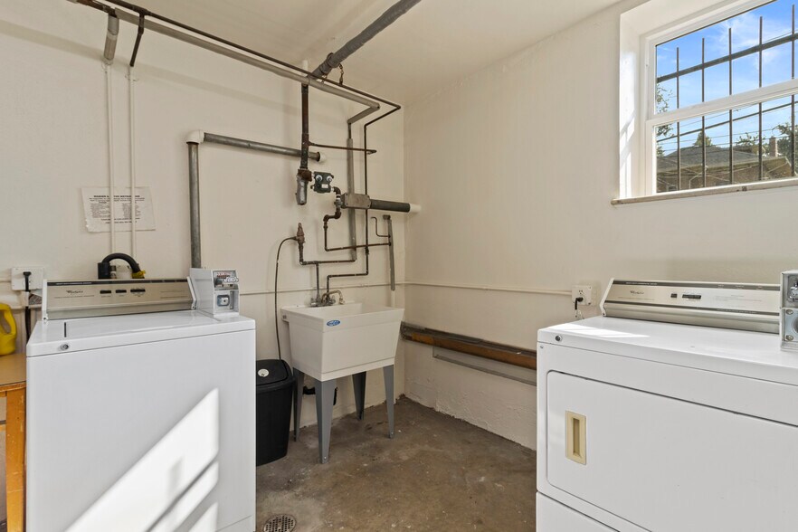 Building Photo - 1350 Columbine St