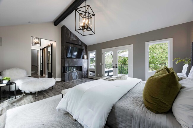 Building Photo - Stunning 4-Bedroom, 4-Bathroom Luxury Home...