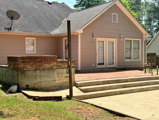 Building Photo - 4262 Apache Dr SE