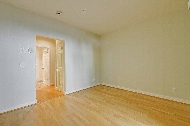 Building Photo - Downtown Mountain View l Stylish Home