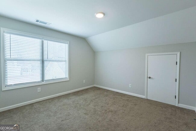 Building Photo - 214 Oakwood Dr