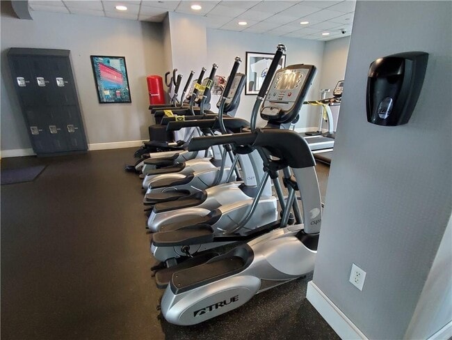 Building Photo - 943 Peachtree St NE