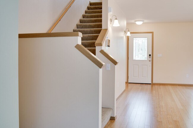 Building Photo - Covington  Woodcreek 5 Bedroom 2 Story