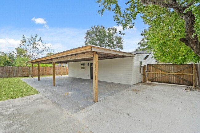 Building Photo - 10211 Glenmawr Dr