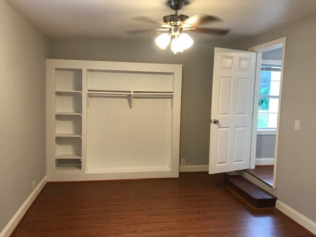 Building Photo - 131 Frontier Ln