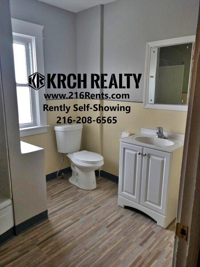 Building Photo - Available Now! Remodeled 3 Bed 1 bath home!