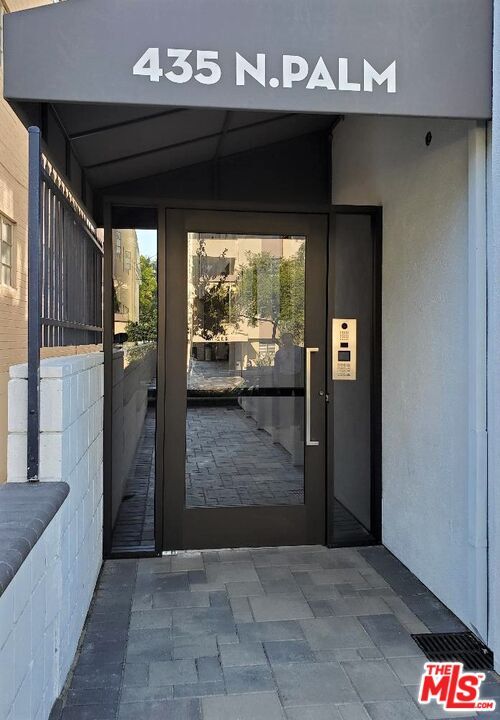 Building Photo - 435 N Palm Dr