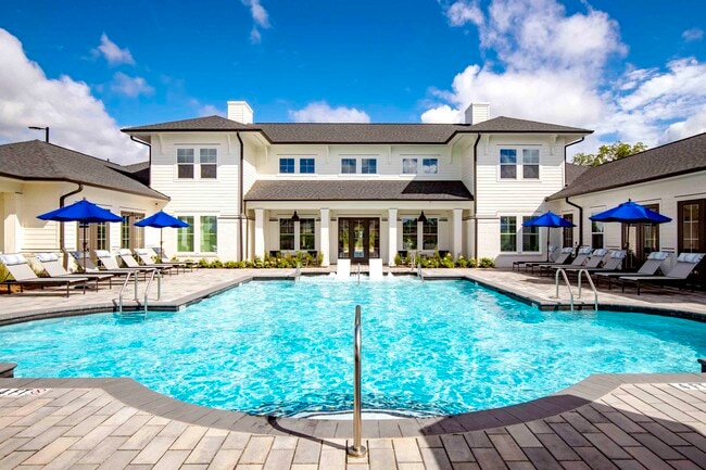 Building Photo - Hawthorne at the Pointe