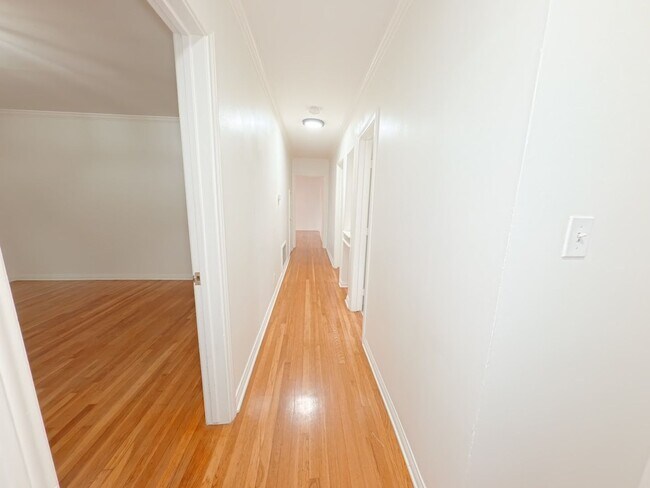Building Photo - 442 Kelton Ave