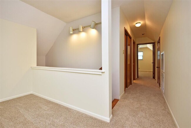 Building Photo - 1811 Laurel Oaks Dr