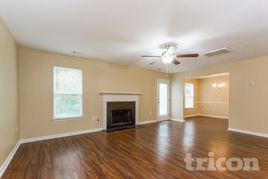 Building Photo - 3044 Summer Breeze Dr