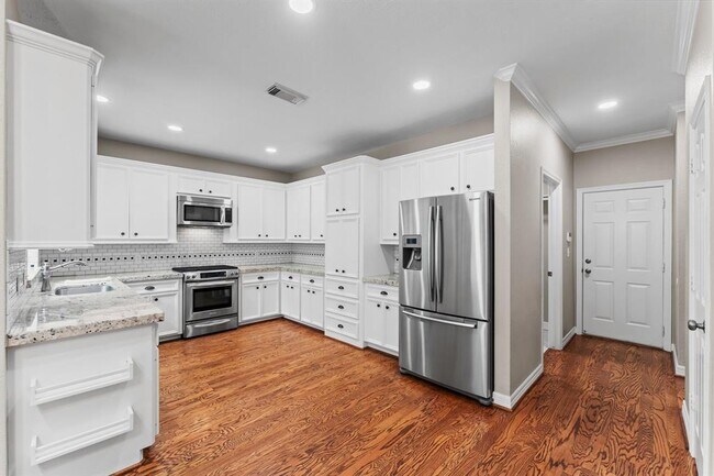 Building Photo - 9520 Chasewood Blvd