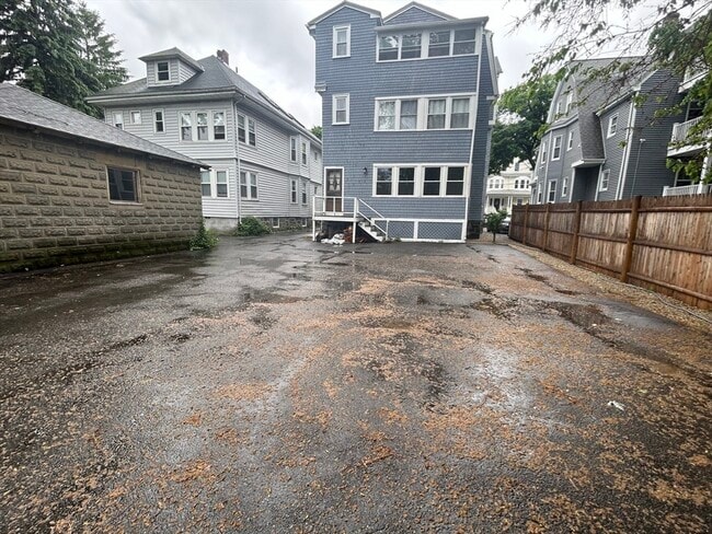 Building Photo - 17 Usher Rd