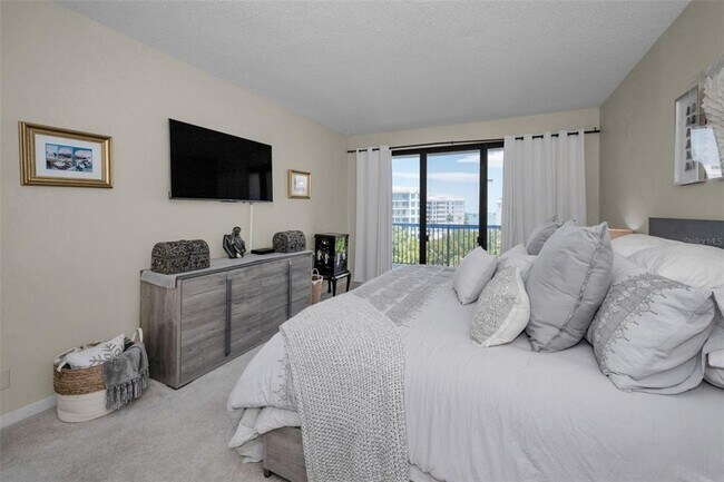 Building Photo - 8 Belleview Blvd