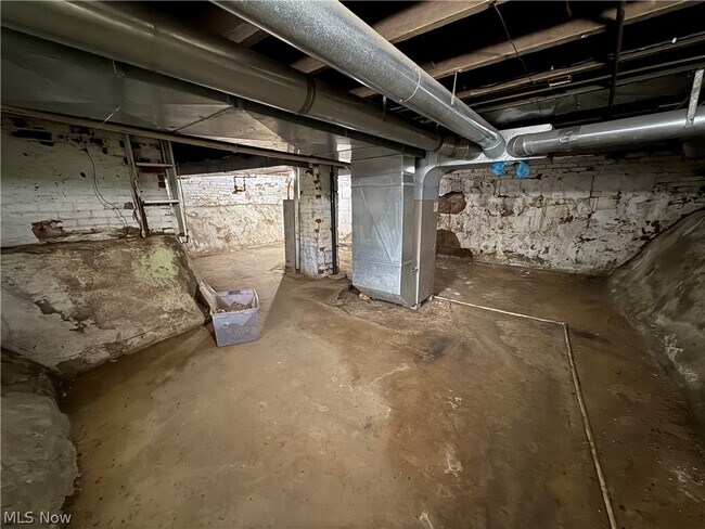 Building Photo - 131 W Miller Ave