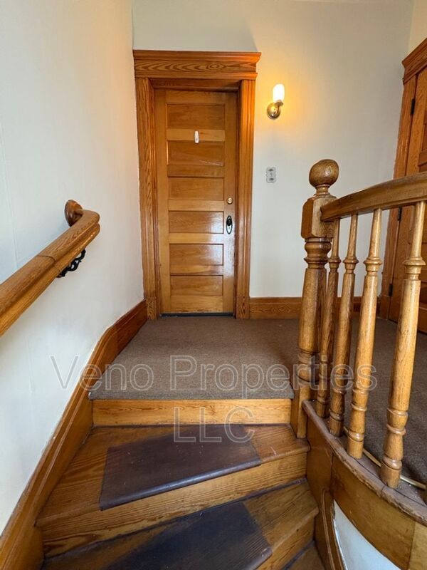 Building Photo - 109 Third Street