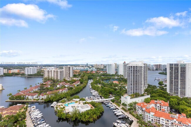 Building Photo - 2000 Island Blvd