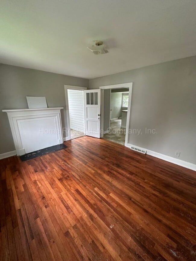 Building Photo - 720 W Twenty-Sixth St