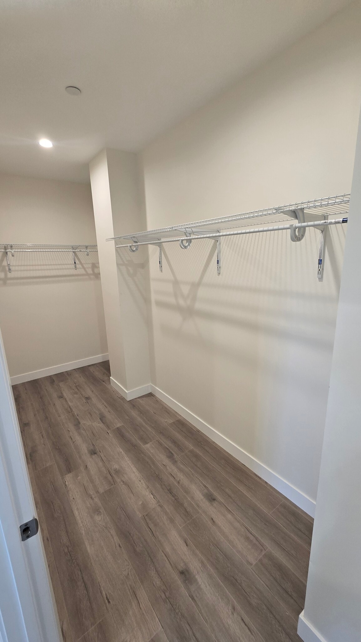 Building Photo - 6722 Simpson Ave