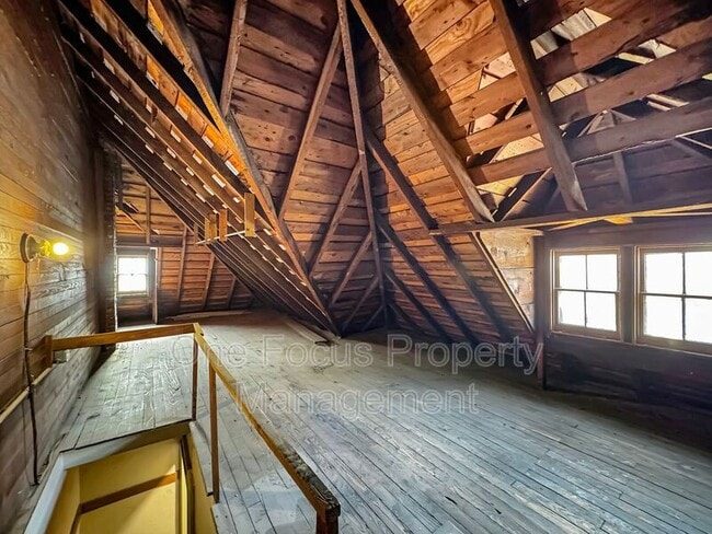 Building Photo - 2638 W 4th St