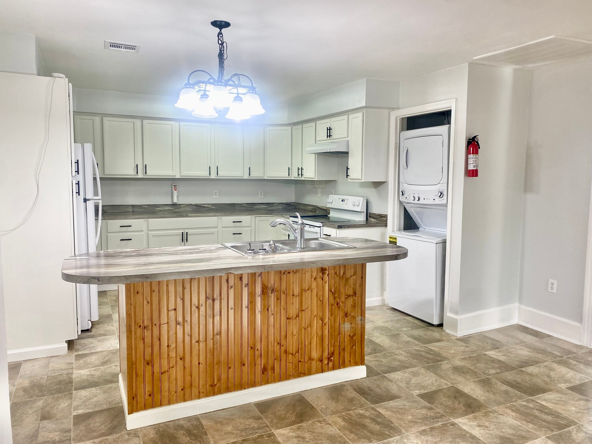 Building Photo - 516 36th Ave N