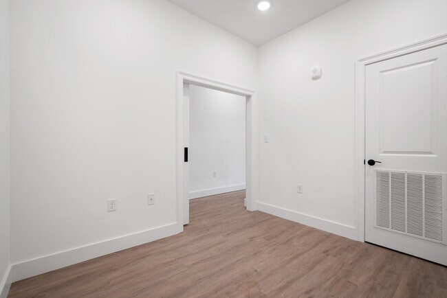 Building Photo - 1812 Old Shell Rd