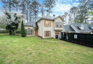 Building Photo - 3 Bedroom 2 Bath in Stone Mountain