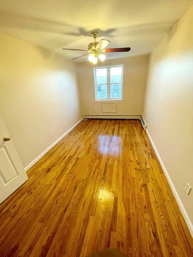 Building Photo - 74-22 Rockaway Blvd