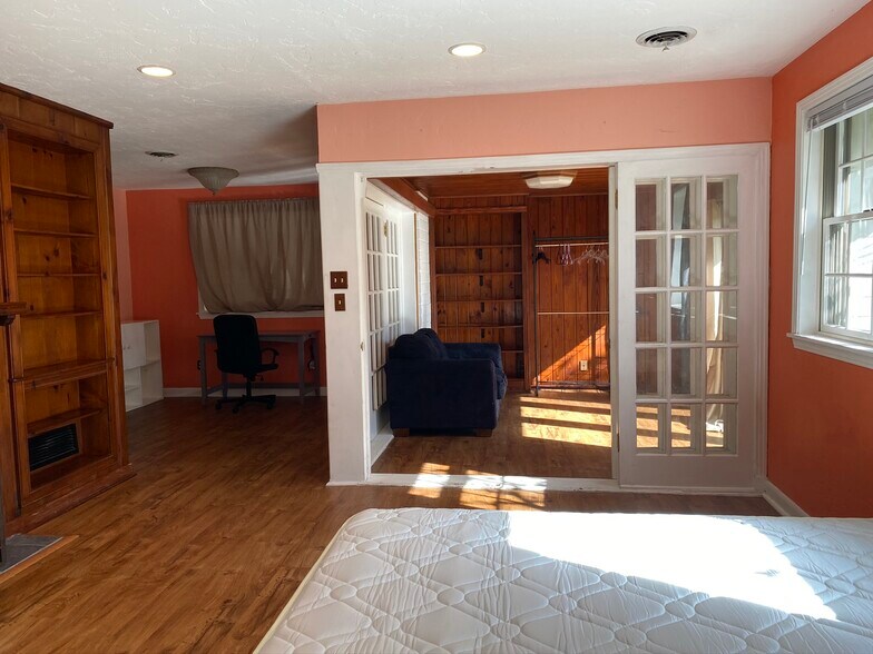 Bonus room or 5th bedroom - 2031 NW 8th Pl