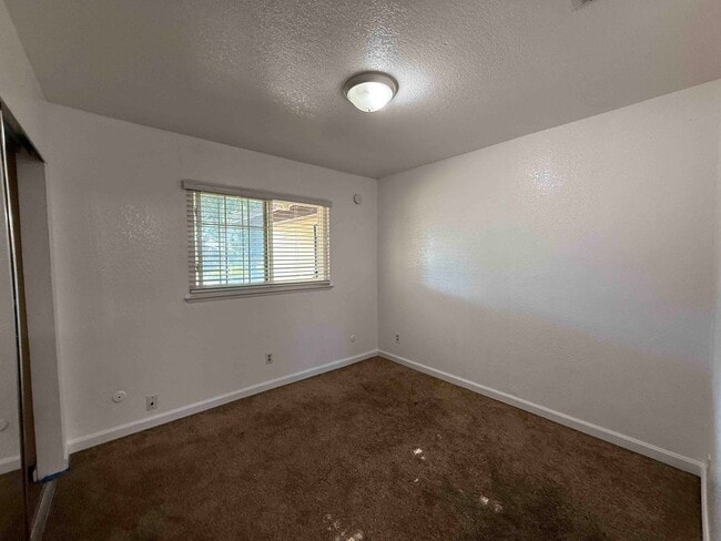 Building Photo - Elk Grove 3 Bed 2 Bath