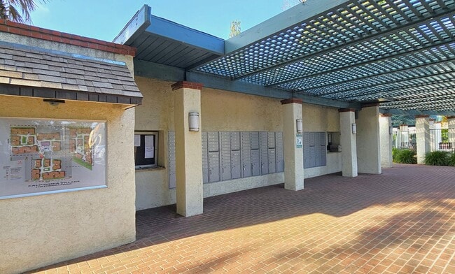 Building Photo - Beautiful 2 Bedrooms, 1 Bath Condo in Grea...