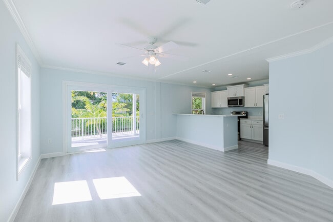 Building Photo - 224 W Seaview Dr