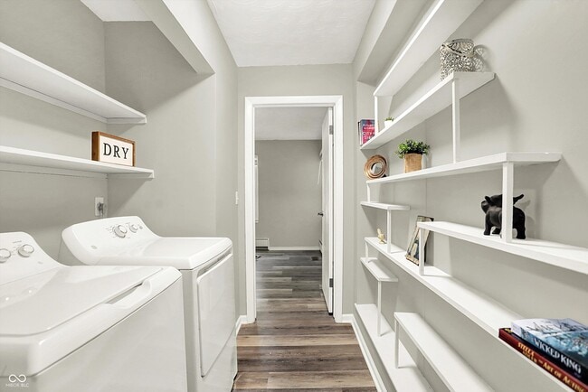 Building Photo - 303 E 4th St