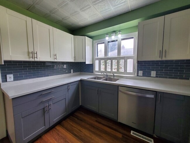 Building Photo - 1502 Cottonwood St