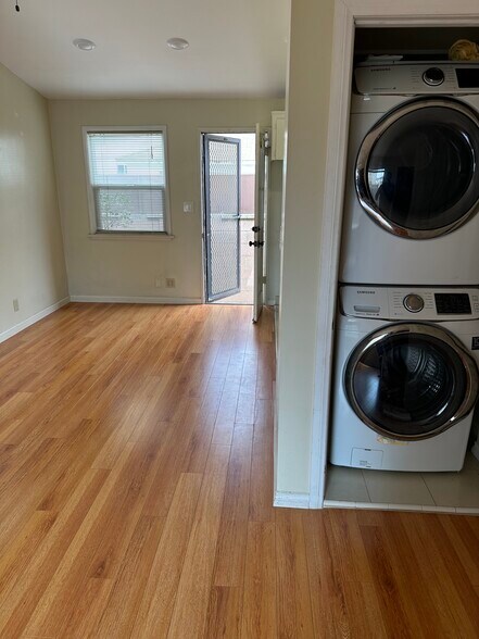 Building Photo - 3858 Bentley Ave