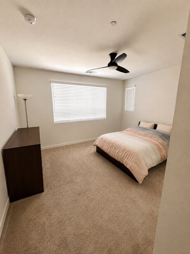 Building Photo - 11583 Kitetail Dr
