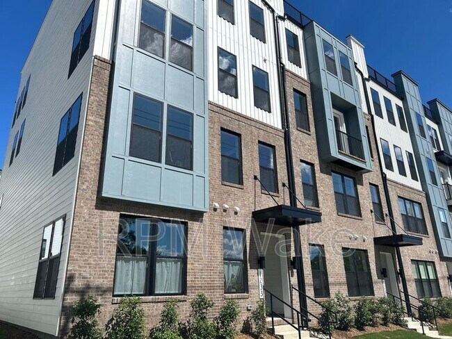 Building Photo - 1233 S Blount St