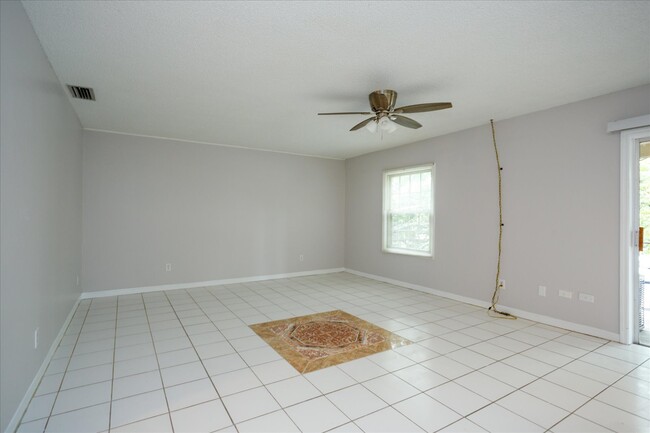 Building Photo - 614 Georgetown Dr