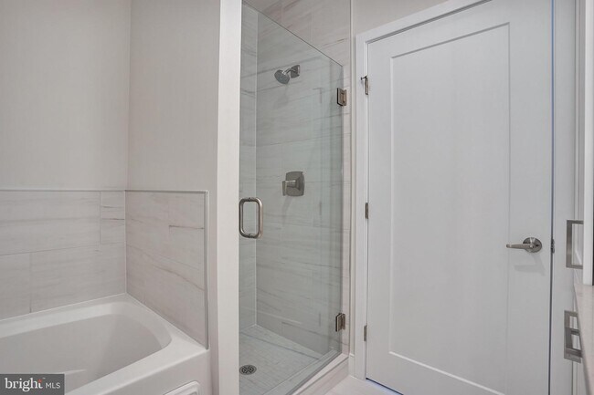 Building Photo - 2000 Clarendon Blvd