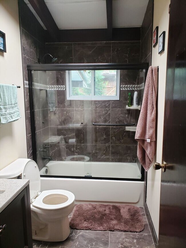 Building Photo - 10 Donenfeld Dr