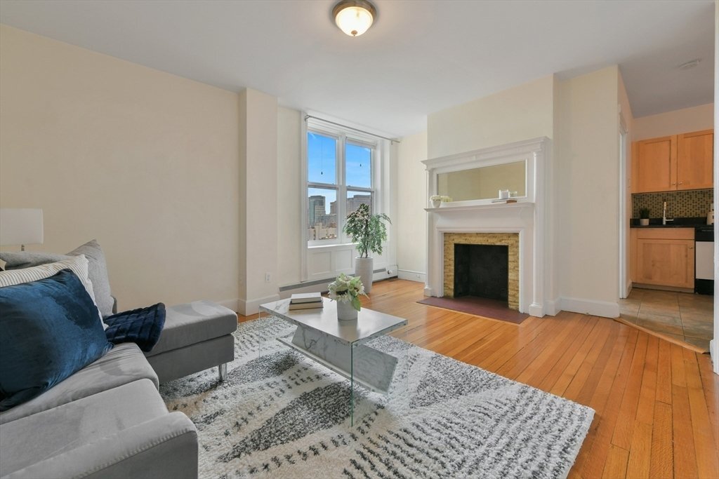 Building Photo - 483 Beacon St